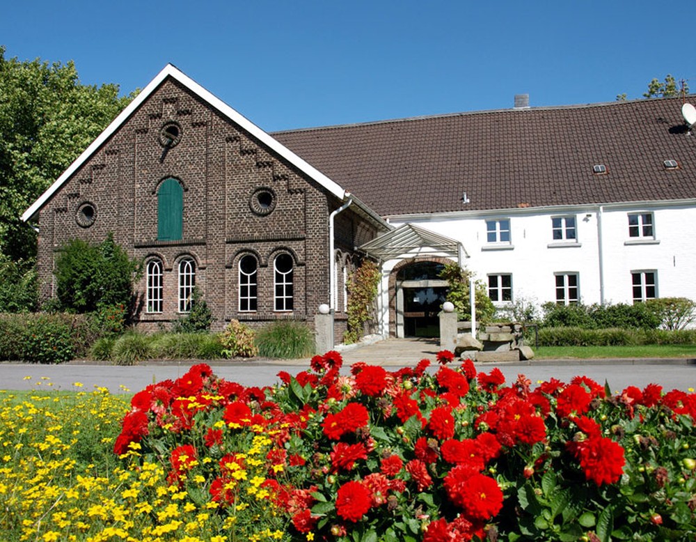 Der Overbeckshof am Stadtpark Bottrop. In diesem befindet sich heutzutage ein Restaurant.